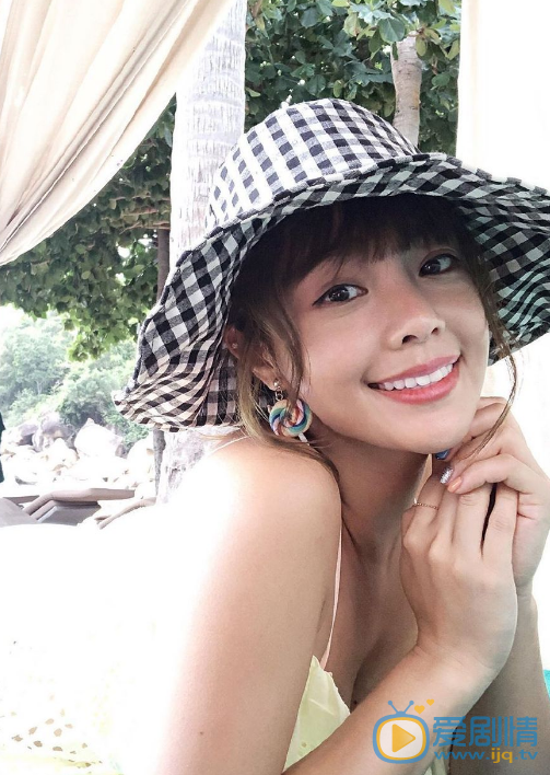 陈芷尤清纯甜美图片