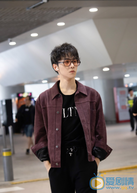 权沛伦帅气街拍 权沛伦高清写真_权沛伦高清剧照