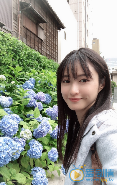 安晨芯户外游玩照