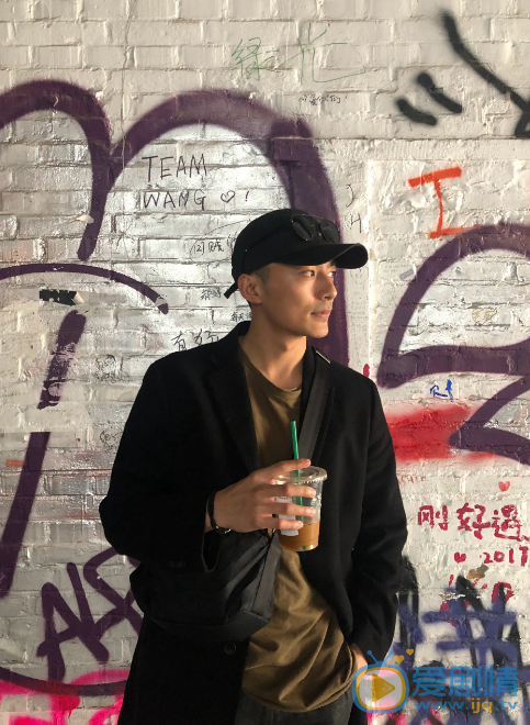 苏健铨帅气街拍照 苏健铨高清写真_苏健铨高清剧照