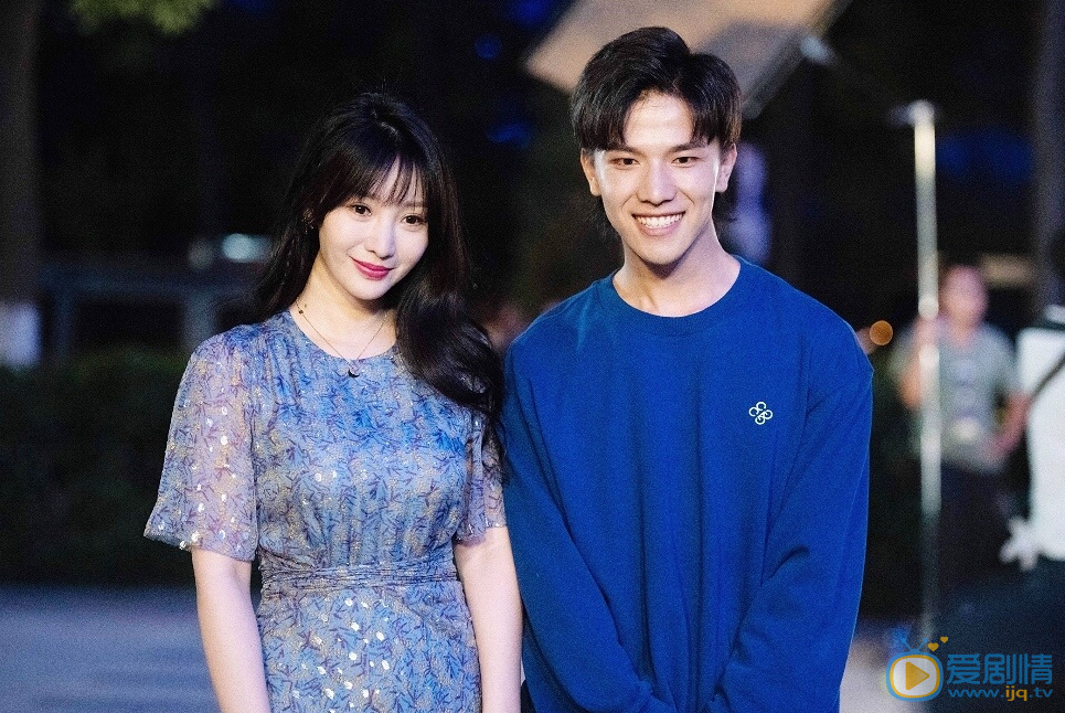 王振宇与《我是班主任》明星合照 王振宇高清写真_王振宇高清剧照
