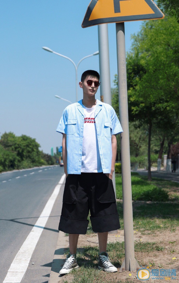 王宥钧帅气照图片 王宥钧高清写真_王宥钧高清剧照