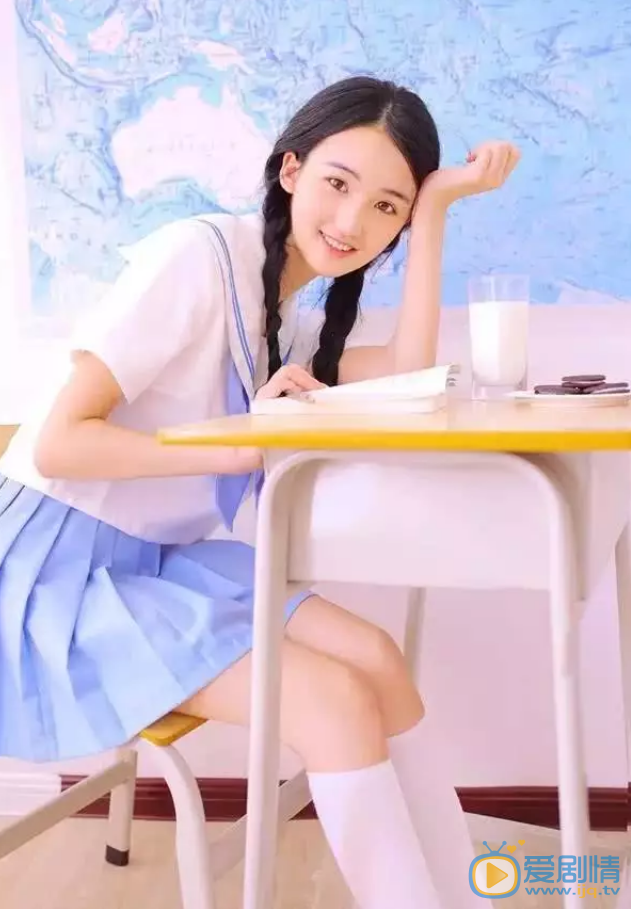 梁咏妮甜美写真