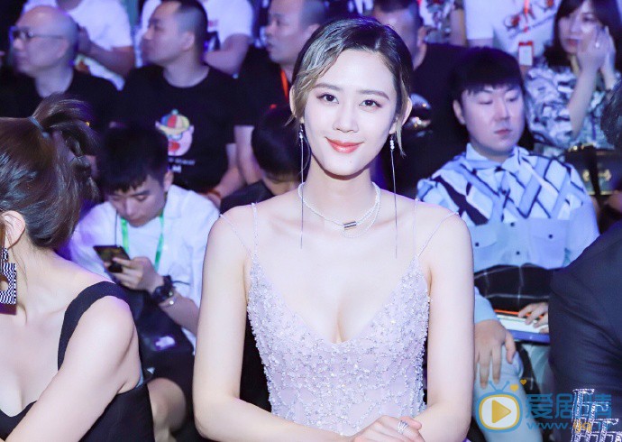那广子现场活动照图片集 那广子高清写真_那广子高清剧照