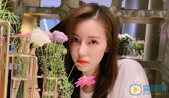 亲爱的热爱的蓝莓的是谁？她是由谁饰演的？