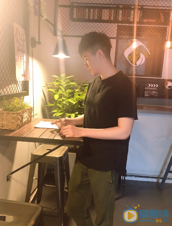 张哲华酷酷照 张哲华高清写真_张哲华高清剧照