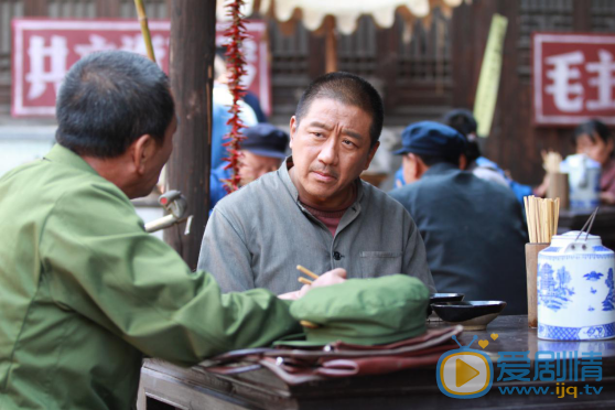 在桃花盛开的地方魏守根剧照 魏守根在桃花盛开的地方剧照