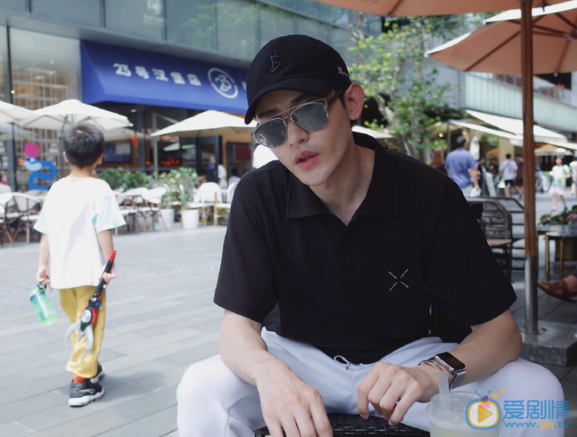 博尔吉特帅气旅拍照 博尔吉特高清写真_博尔吉特高清剧照