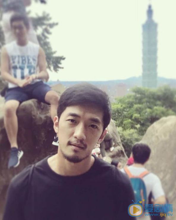 钟政均旅拍照