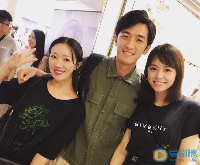 钟政均与人合照 钟政均高清写真_钟政均高清剧照