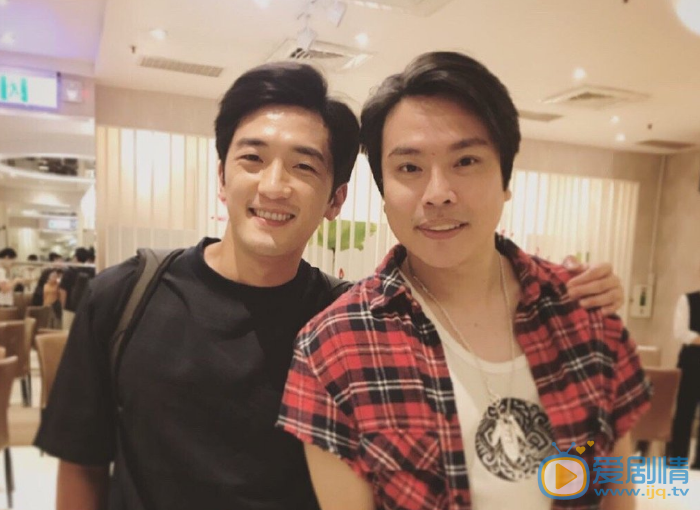 钟政均与人合照 钟政均高清写真_钟政均高清剧照