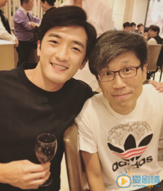 钟政均与人合照 钟政均高清写真_钟政均高清剧照