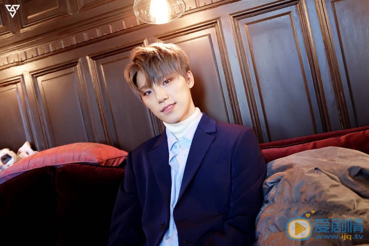李灿个人资料简介 李灿演艺经历 李灿写真图片