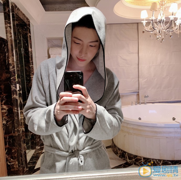 李俊霆日常生活照图片 李俊霆高清写真_李俊霆高清剧照