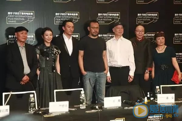 赵炳锐《陈二狗的妖孽人生》剧照 赵炳锐高清写真_赵炳锐高清剧照