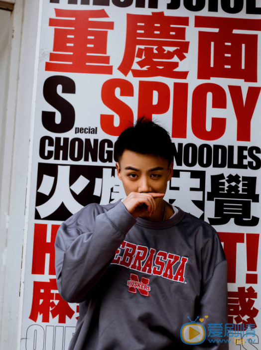 高戈帅气街拍照 高戈高清写真_高戈高清剧照