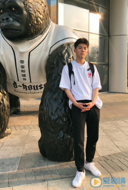 王骁生活照 王骁高清写真_王骁高清剧照