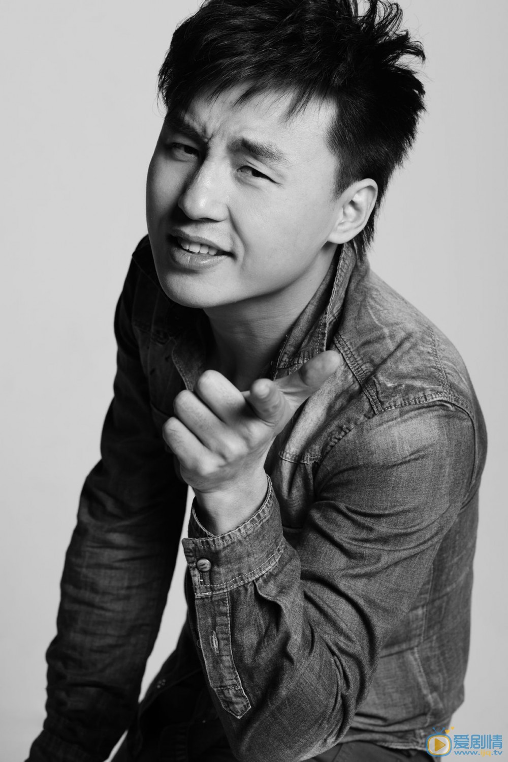 时男黑白写真图片 时男高清写真_时男高清剧照