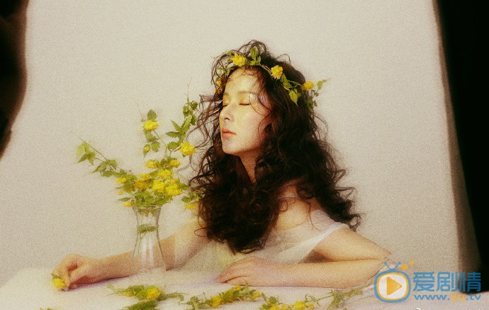 马卷卷魅力写着图片 马卷卷高清写真_马卷卷高清剧照