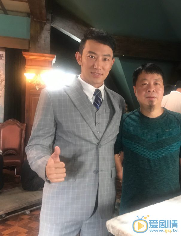 薛奇与人合照 薛奇高清写真_薛奇高清剧照