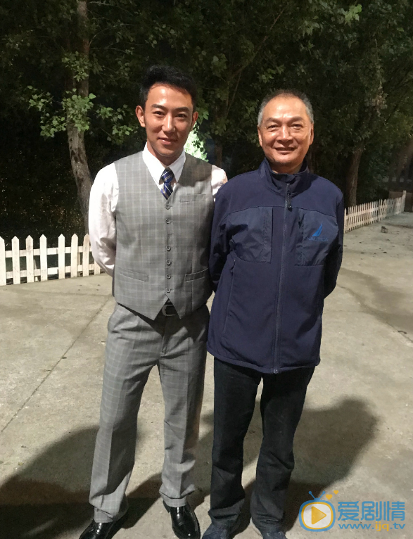 薛奇与人合照 薛奇高清写真_薛奇高清剧照