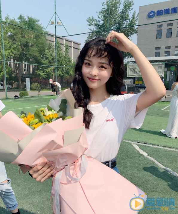 李沐芷《恋爱播放列表》开机照 李沐芷高清写真_李沐芷高清剧照