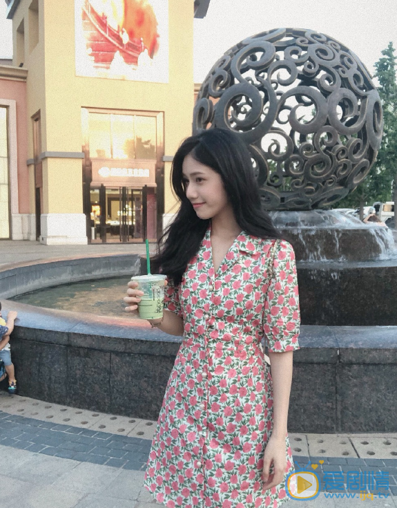 张俐晴甜美照 张俐晴高清写真_张俐晴高清剧照