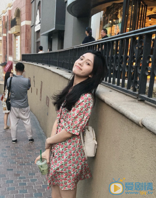 张俐晴甜美照 张俐晴高清写真_张俐晴高清剧照
