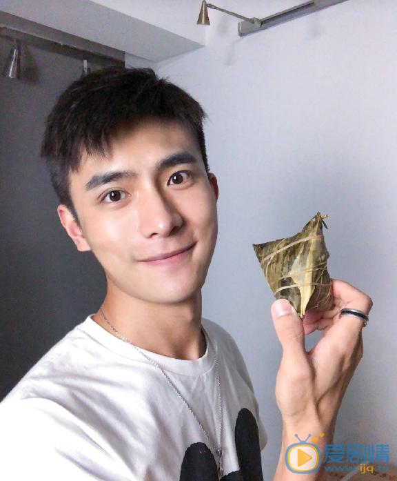 鲍李宁生活照