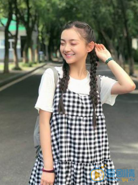 屠芷莹旅拍照