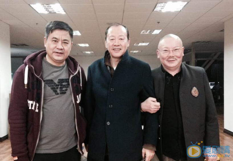 张东强与人合照 张东强高清写真_张东强高清剧照