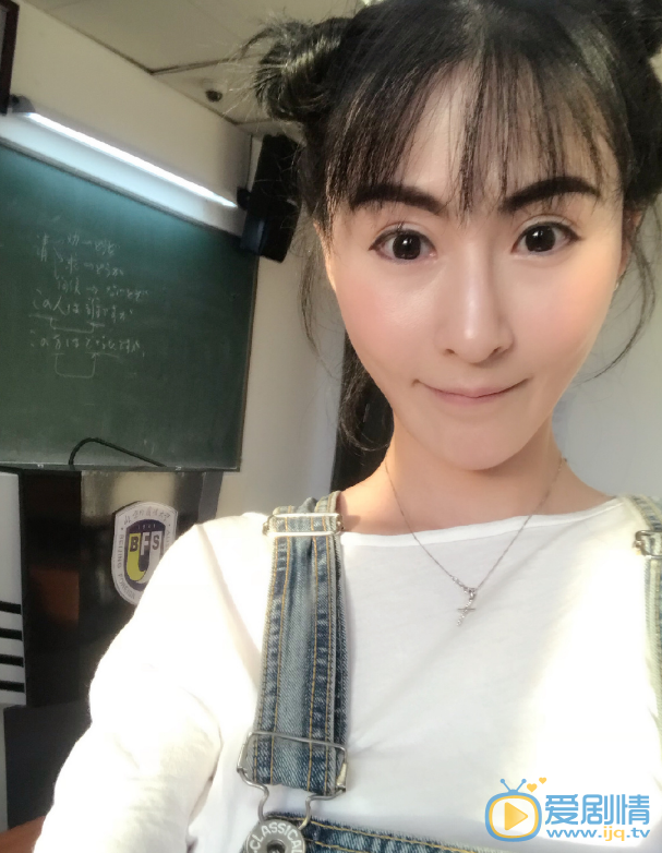 阎默涵自拍照 阎默涵高清写真_阎默涵高清剧照