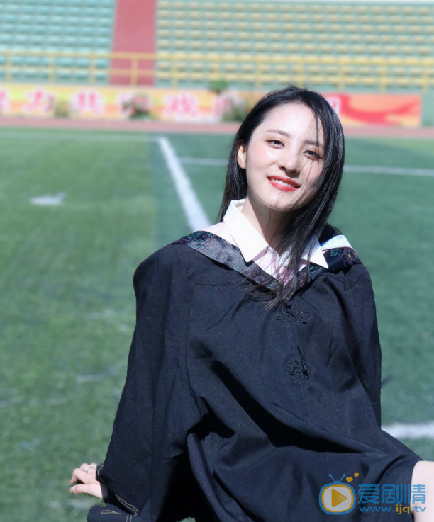 方子怡博士服写真 方子怡高清写真_方子怡高清剧照