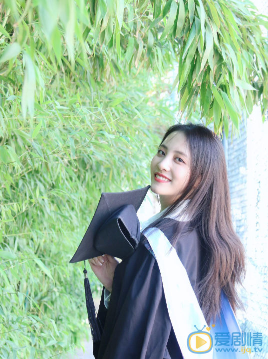 方子怡博士服写真 方子怡高清写真_方子怡高清剧照