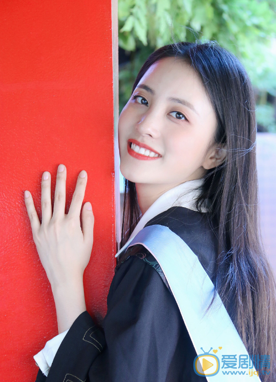 方子怡博士服写真 方子怡高清写真_方子怡高清剧照