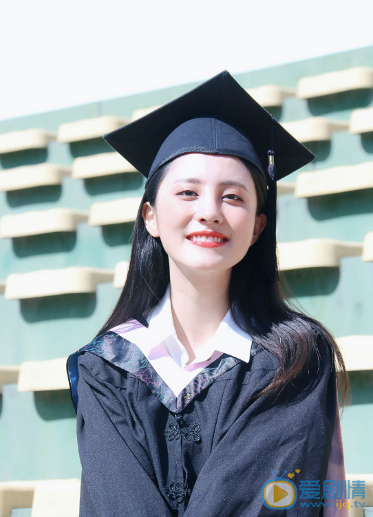 方子怡博士服写真 方子怡高清写真_方子怡高清剧照