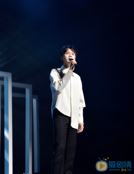 高杨舞台演唱照 高杨高清写真_高杨高清剧照