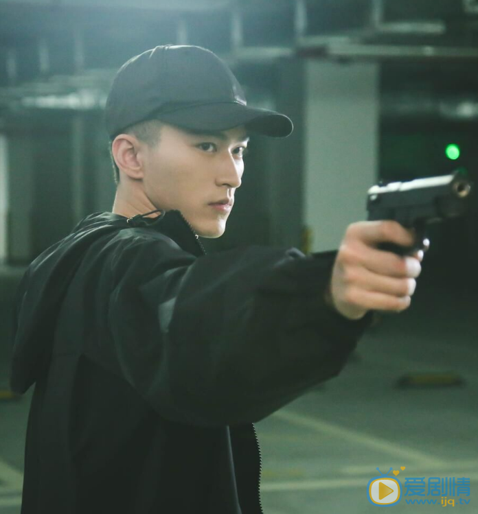 李俊锋《我与光的距离II》剧照 李俊锋高清写真_李俊锋高清剧照