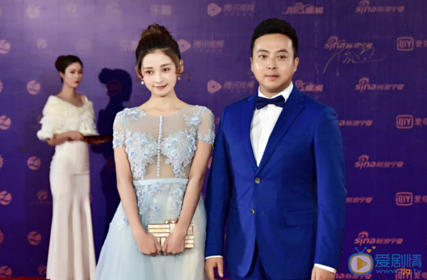刘亦淳与人合照 刘亦淳高清写真_刘亦淳高清剧照