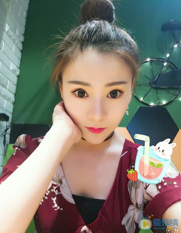 侯亚辰甜美自拍照图片 侯亚辰高清写真_侯亚辰高清剧照