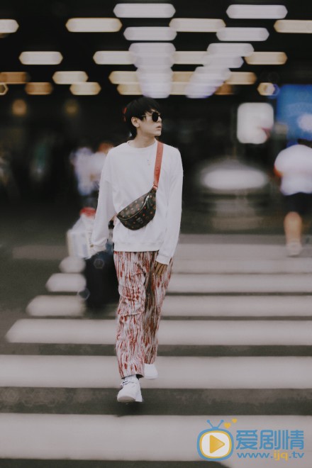赵天戈街拍图片集 赵天戈高清写真_赵天戈高清剧照