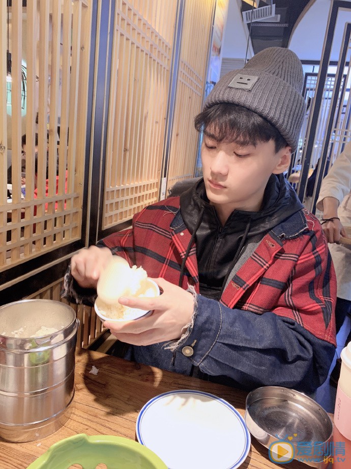 丛舰长日常生活照图片 丛舰长高清写真_丛舰长高清剧照