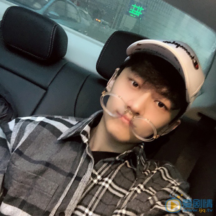 丛舰长自拍照图片 丛舰长高清写真_丛舰长高清剧照