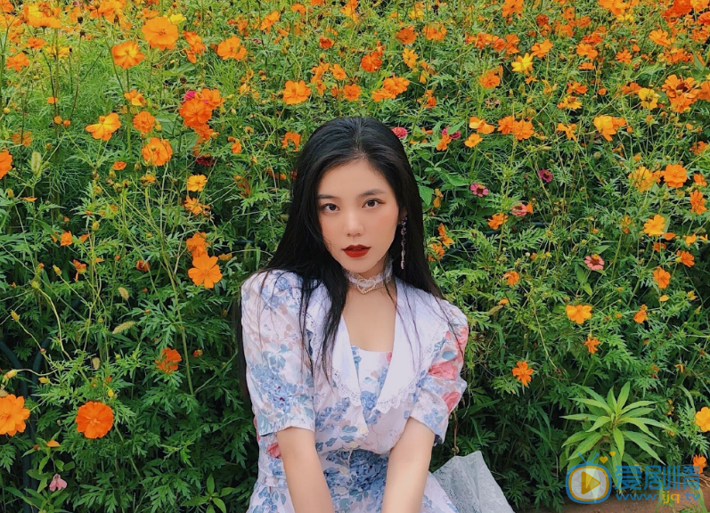 徐樱洛花丛写真 徐樱洛高清写真_徐樱洛高清剧照