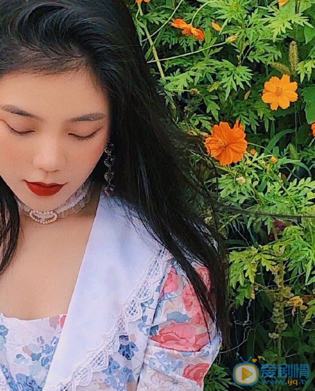 徐樱洛花丛写真 徐樱洛高清写真_徐樱洛高清剧照