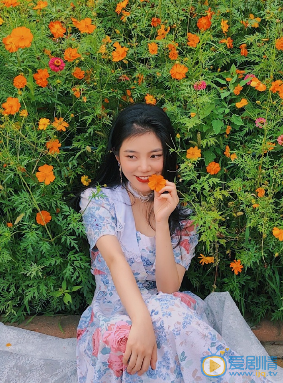 徐樱洛花丛写真 徐樱洛高清写真_徐樱洛高清剧照
