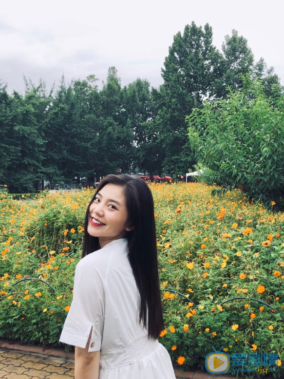 徐樱洛花丛写真 徐樱洛高清写真_徐樱洛高清剧照
