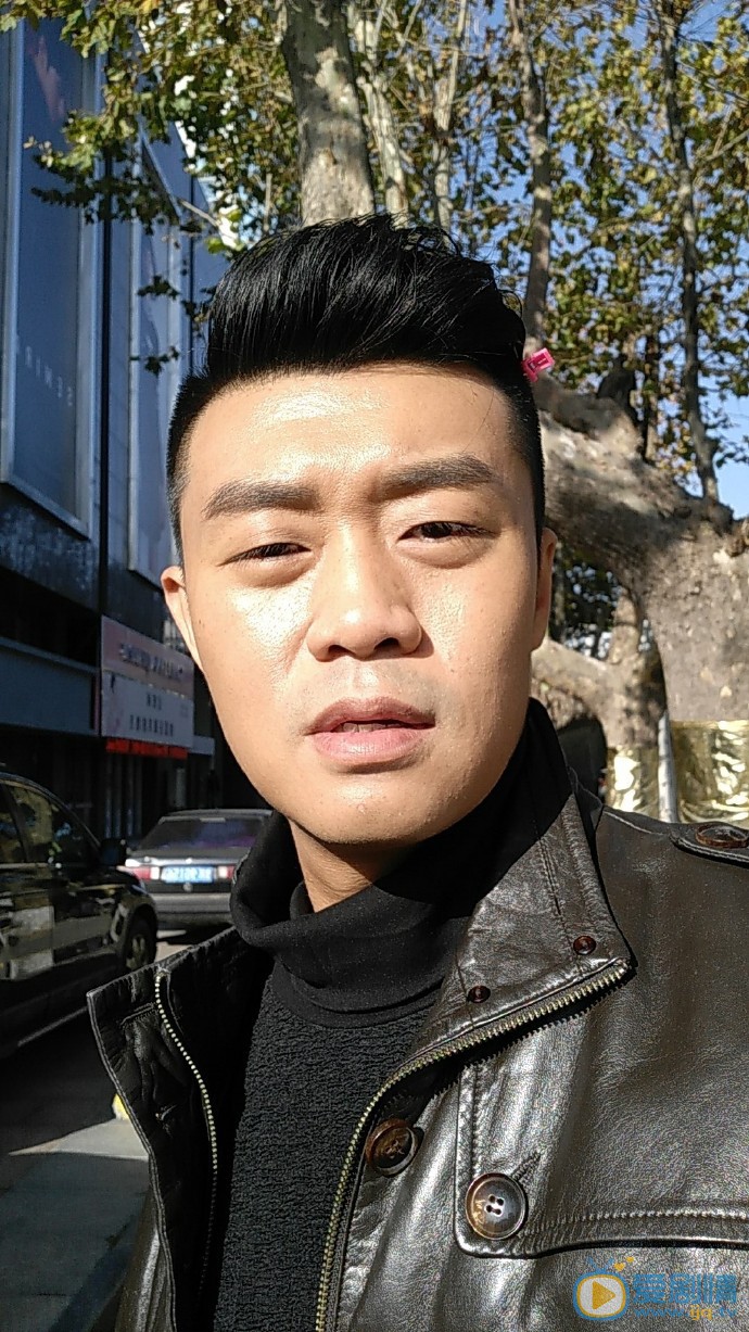 王义钦日常生活照图片 王义钦高清写真_王义钦高清剧照