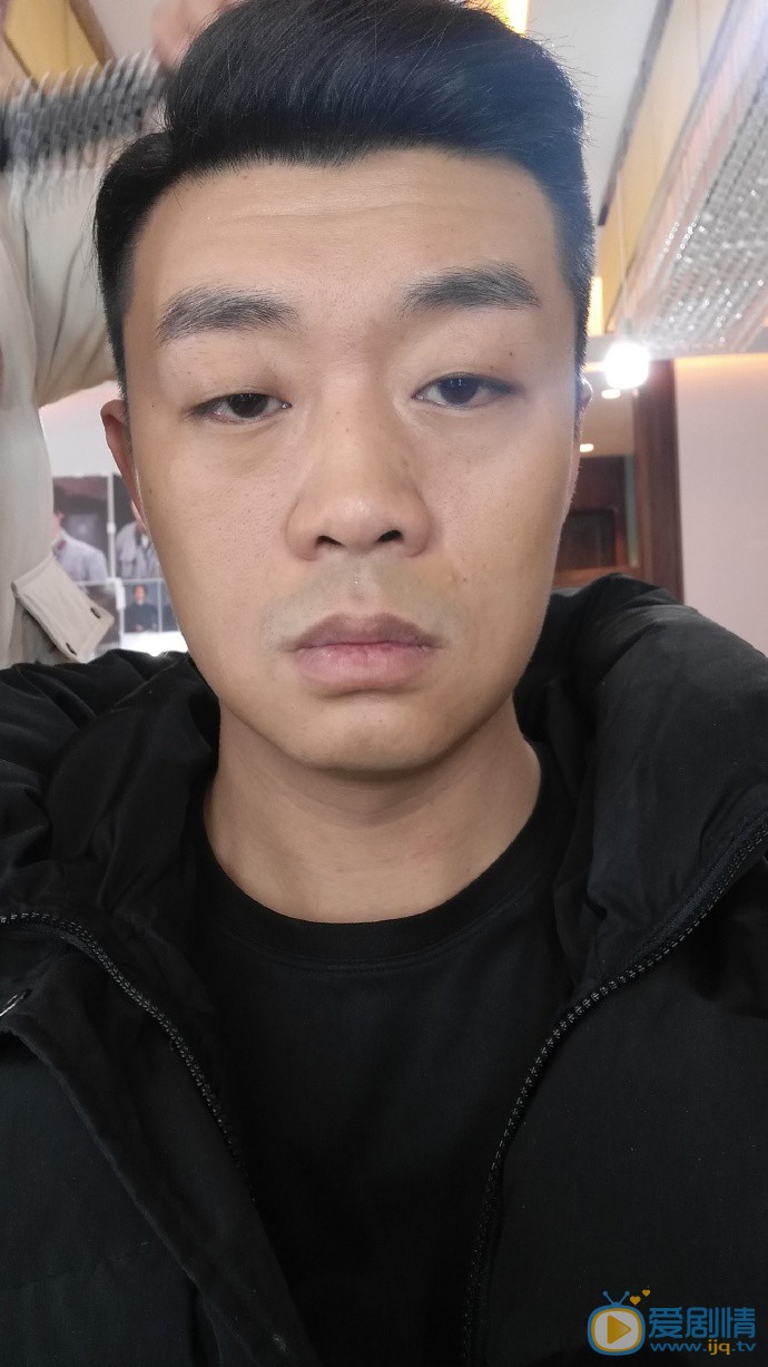 王义钦日常生活照图片 王义钦高清写真_王义钦高清剧照