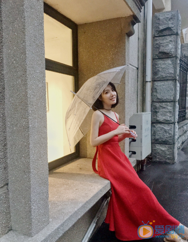 王婷红衣写真 王婷高清写真_王婷高清剧照
